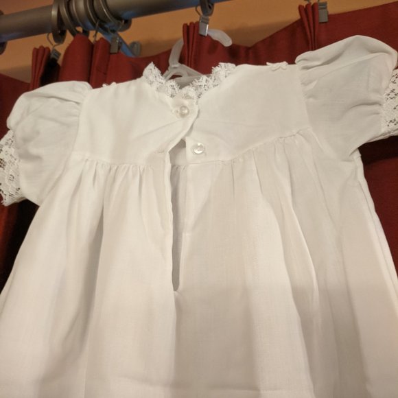 3 Mos Long White Dress & lacy hat - Picture 3 of 5